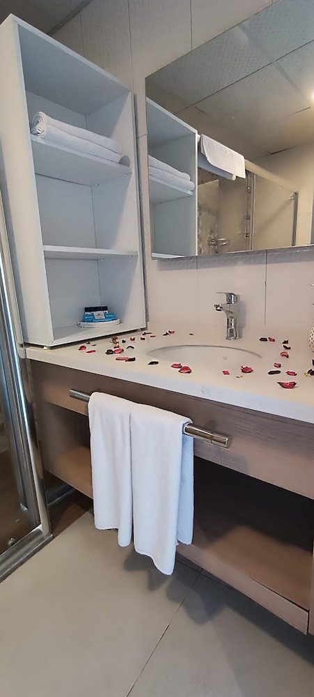 Basic Suite, Non Smoking, Sea Facing photo 2