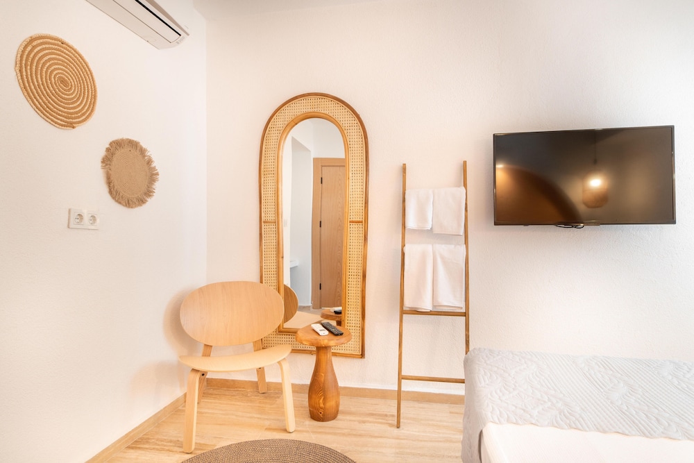 Family Triple Room - Photo 3