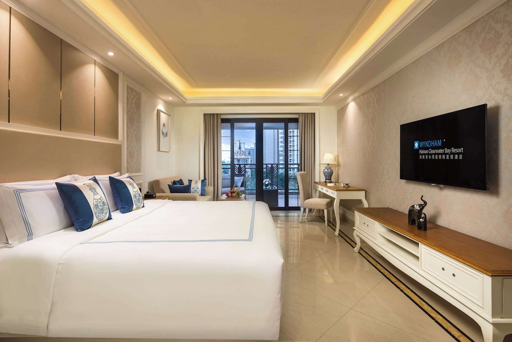 Deluxe Room, 1 King Bed, Non Smoking, City View