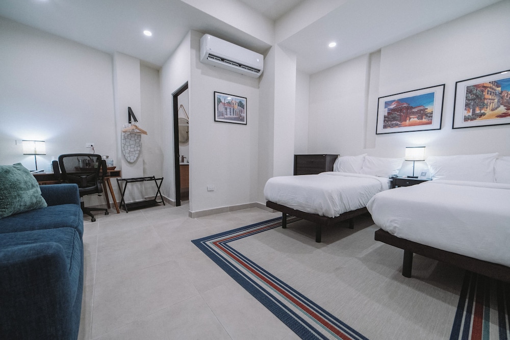 First Floor Junior Suite (2 Twin XLs or 1 King) photo 3