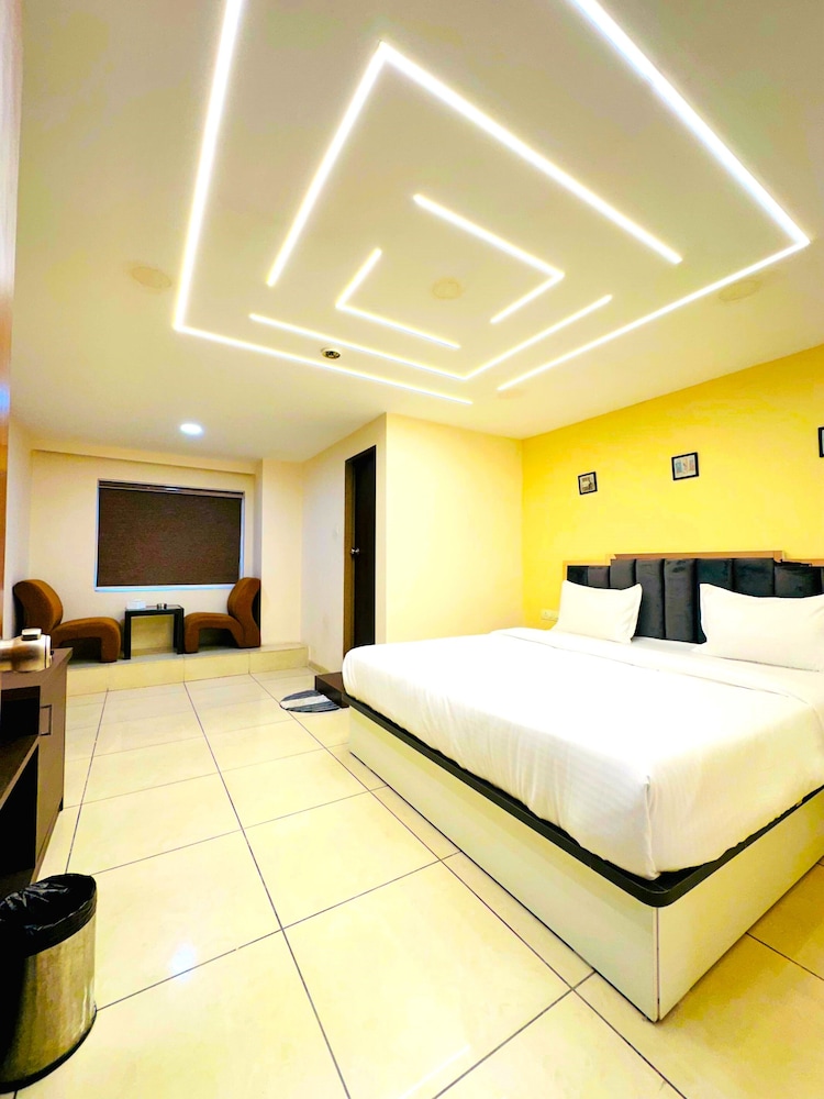 Deluxe Room - Photo 3