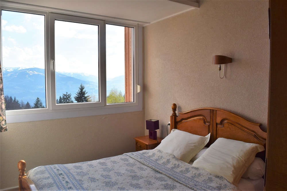 One Bedroom Apartment, South View photo 2