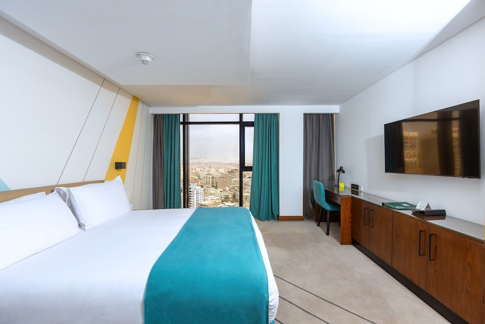 Studio Suite, 1 King Bed, Smoking, City View