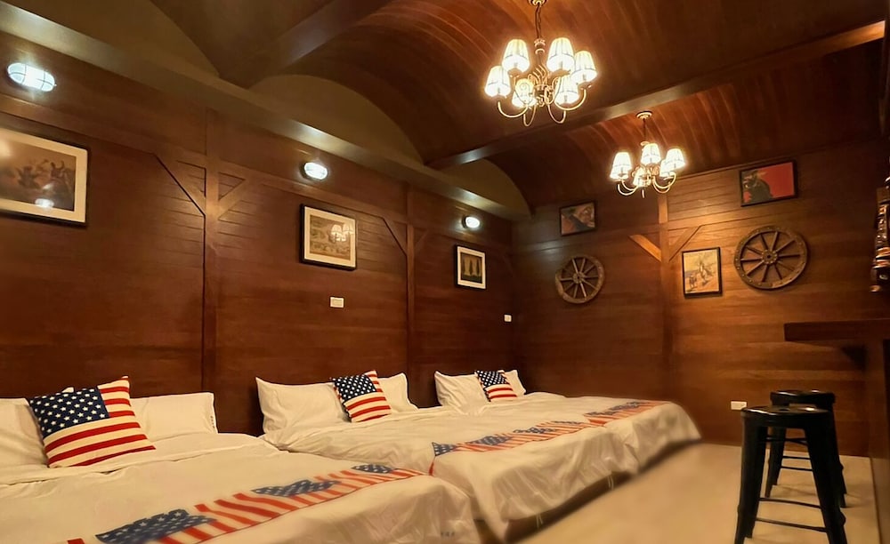 City Quadruple Room - Photo 5