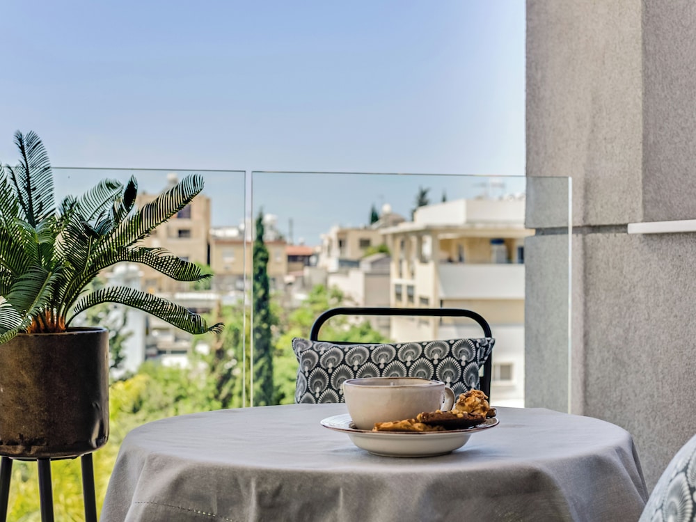 Apartment, 2 Bedrooms, Balcony, City View photo 3