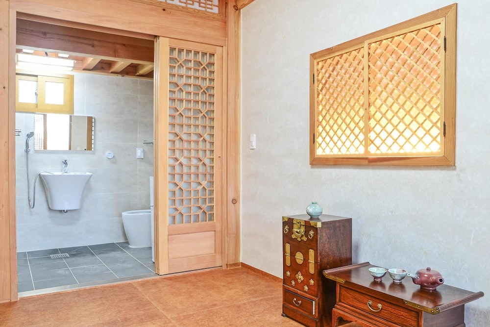 Basic Room, 1 Bedroom (Hwarangjae C) - Photo 7