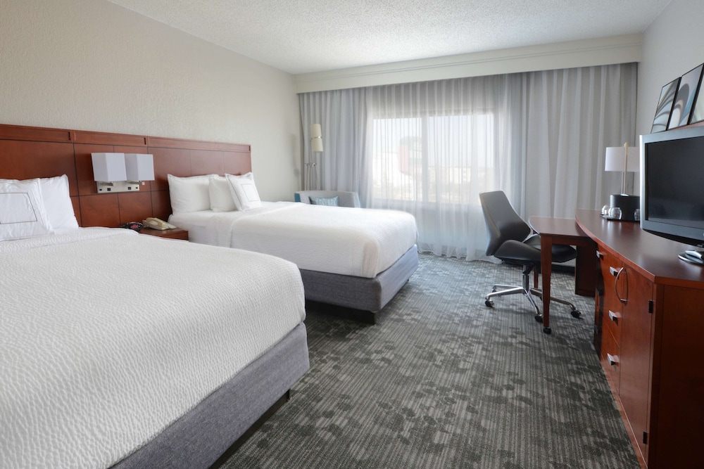 Deluxe Room, 2 Queen Beds photo 2