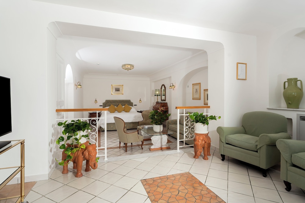 Deluxe Junior Suite, terrace with sea view