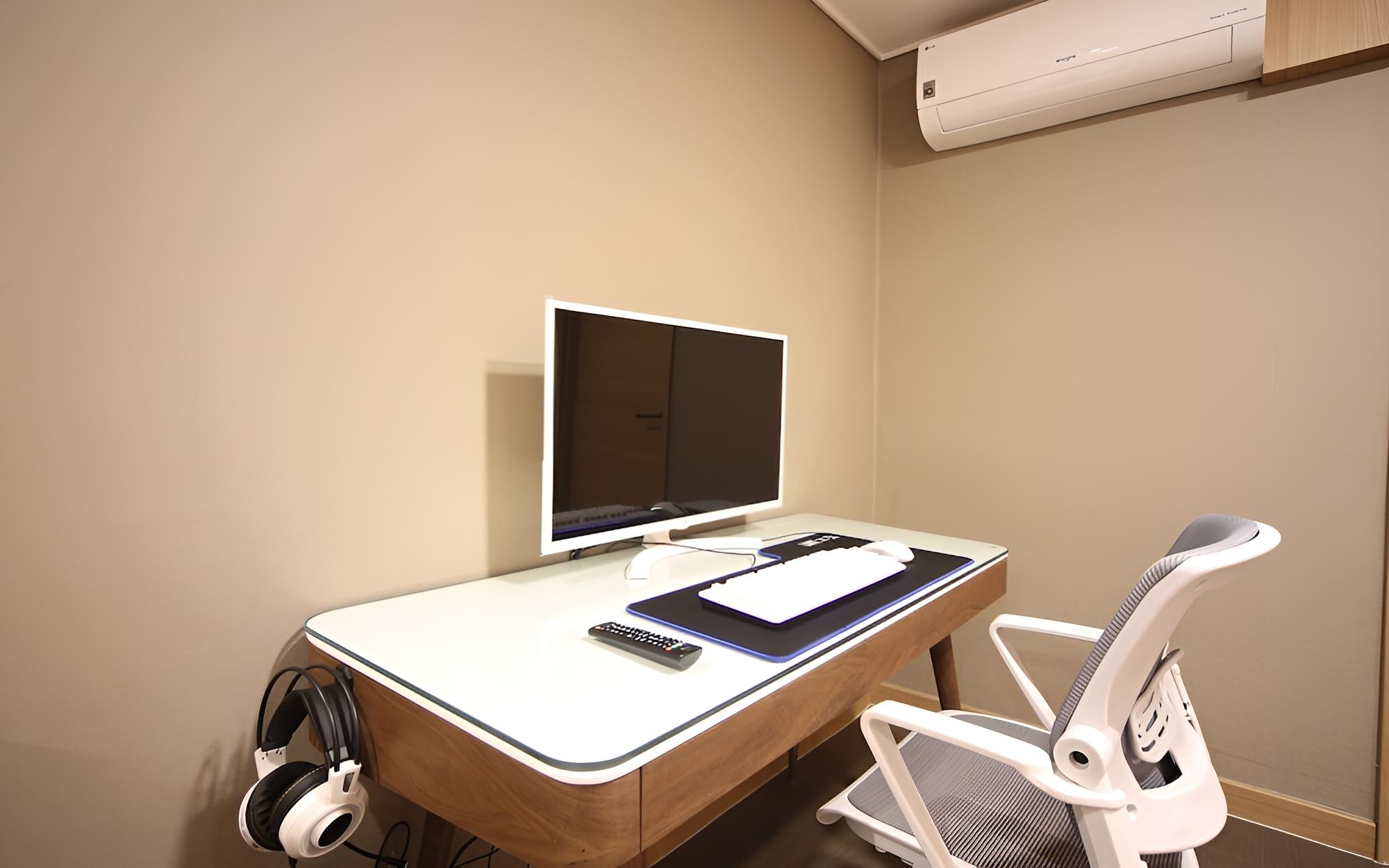 Room (Superior High Performing Gaming PC (S) - Photo 4