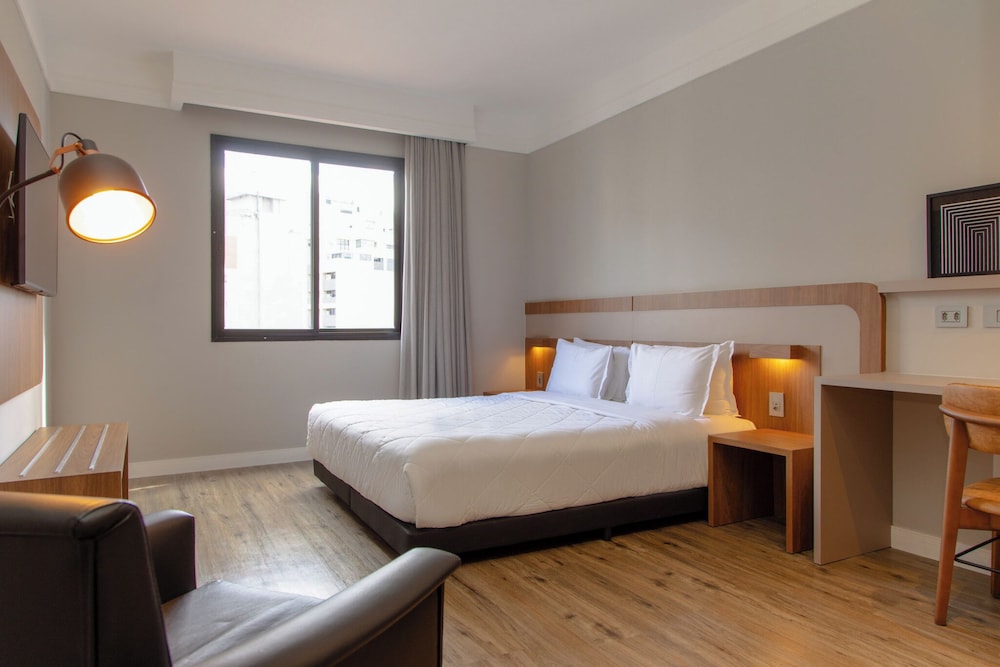 Deluxe Double or Twin Room, 1 Double or 2 Twin Beds, Mobility Accessible