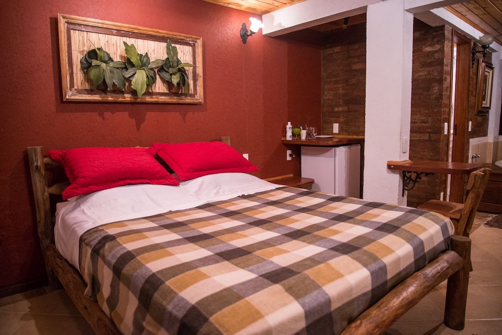 Traditional Chalet, 1 Queen Bed, Hot Tub photo 3