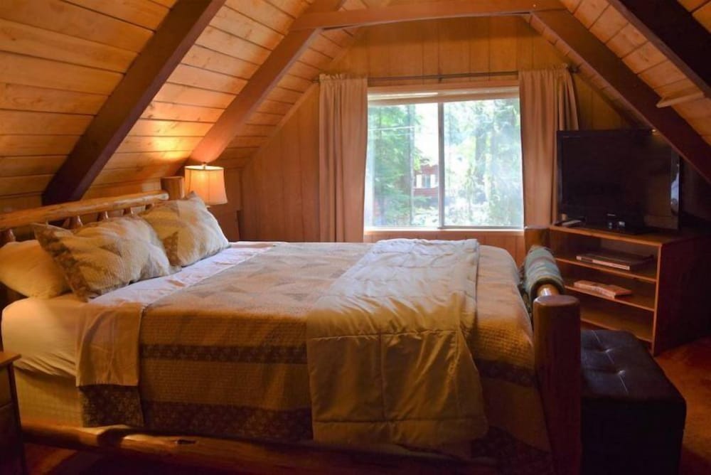 Cabin (Elk Country Cabin)
