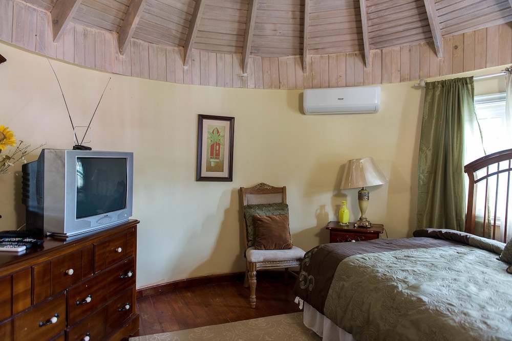 Suite, 2 Bedrooms, Balcony photo 3