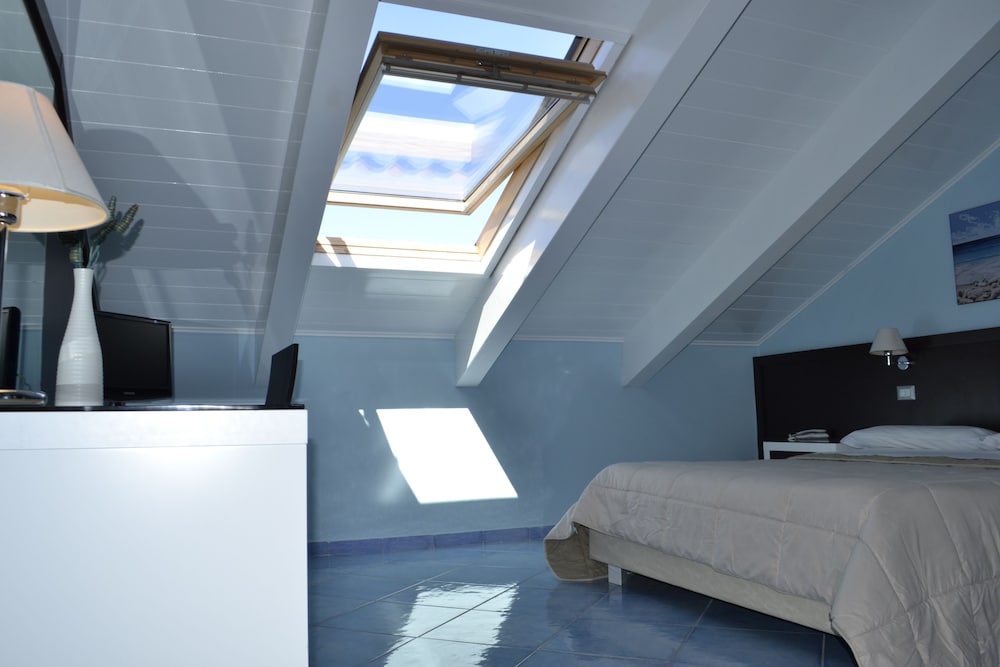 Design Penthouse, 1 Queen Bed photo 2