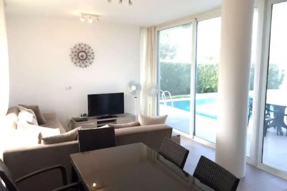 Villa photo 3