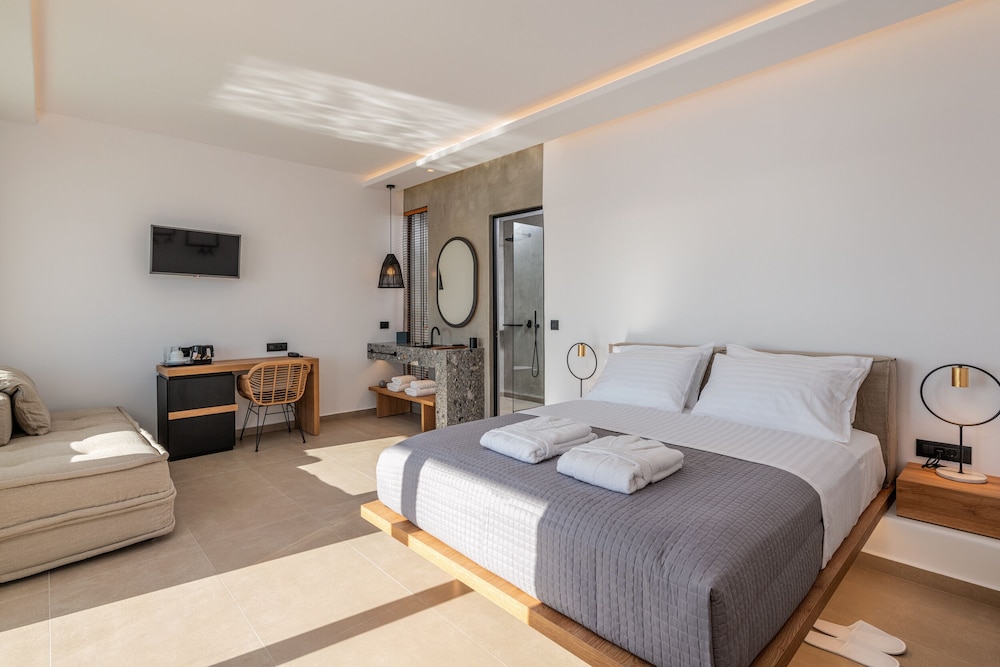 Junior Suite, Private Pool, Sea View - Photo 3