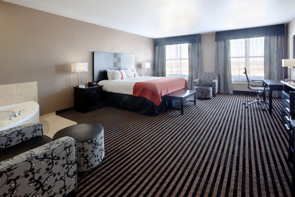 Suite, 1 King Bed with Sofa bed, Accessible, Non Smoking (Communication, Accessible Tub) photo 2