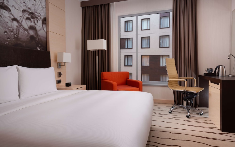Queen Guest room with Atrium View photo 2
