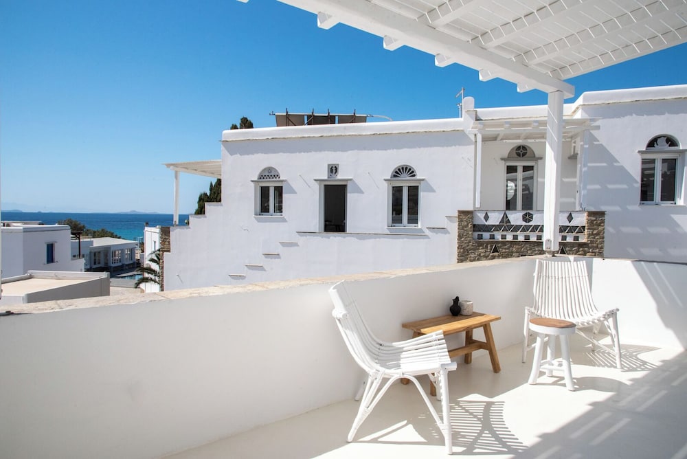 Deluxe Suite, Balcony, Partial Sea View photo 3