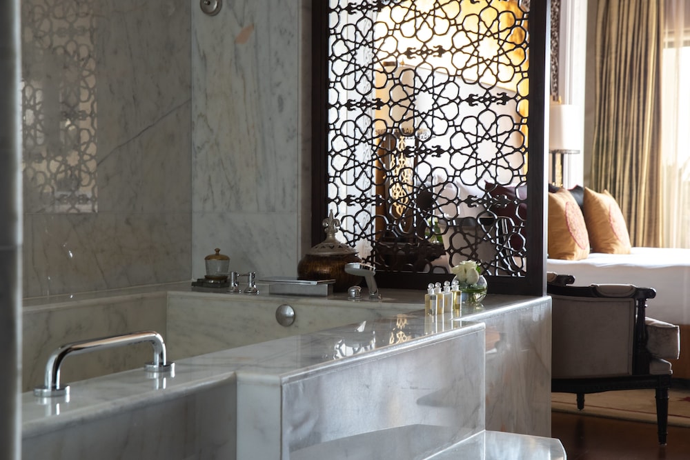 Imperial One Bedroom Suite King, Club Lounge access/benefits, afternoon tea, luxury spa facilities