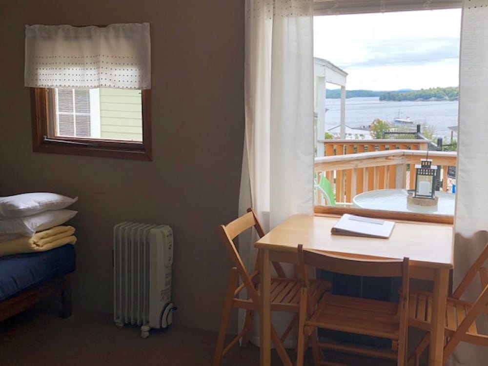 Standard Studio, 1 King Bed, Lake View (Cottage 10 or 11) photo 3