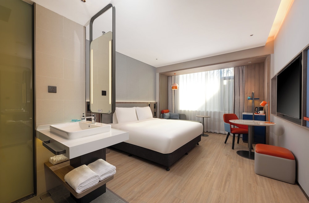 Standard Room, 1 King Bed photo 1