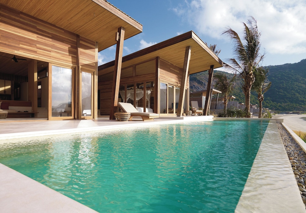 Beachfront 3-Bedroom Pool Villa - Photo 10