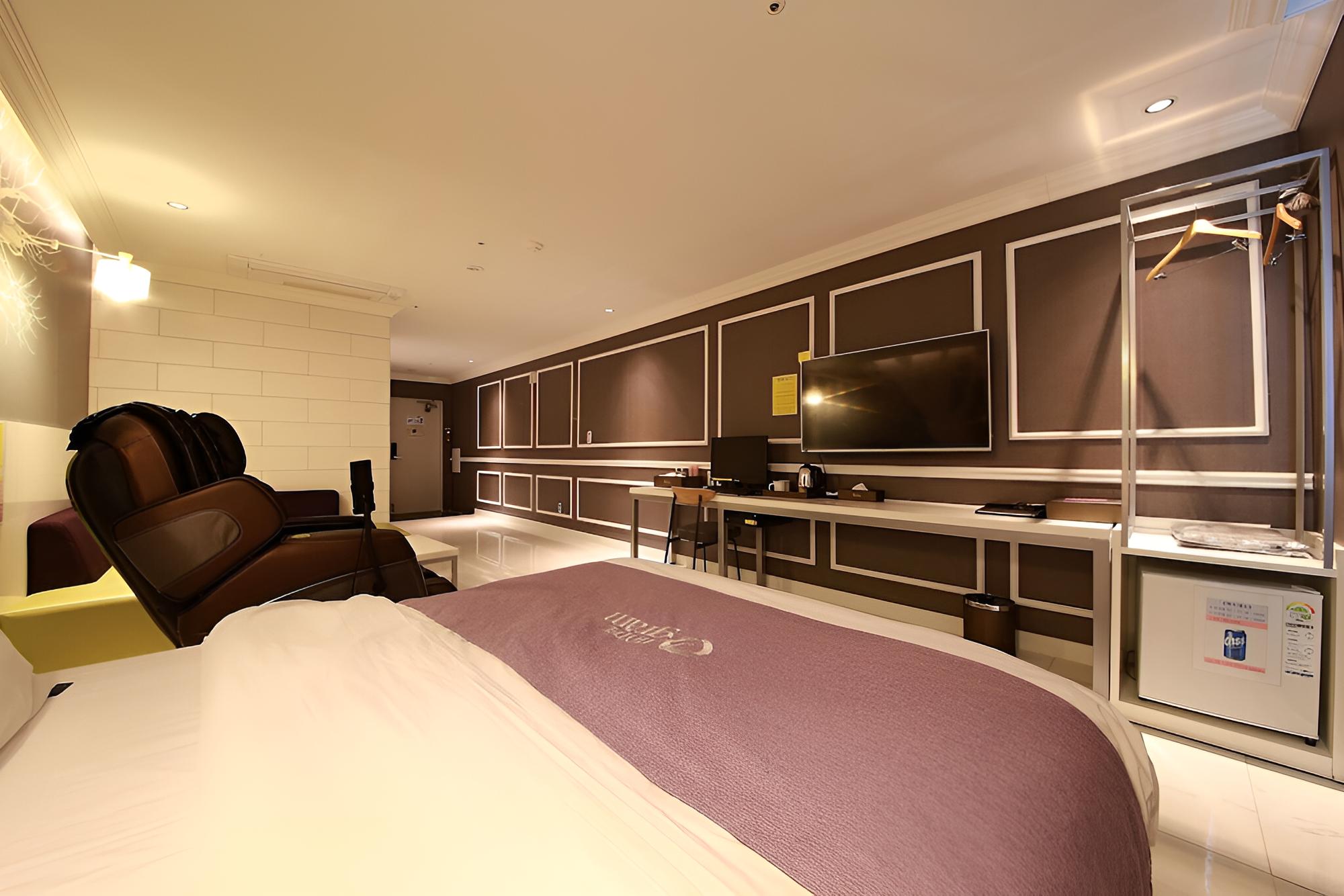 Room (Standard Room) - Photo 43
