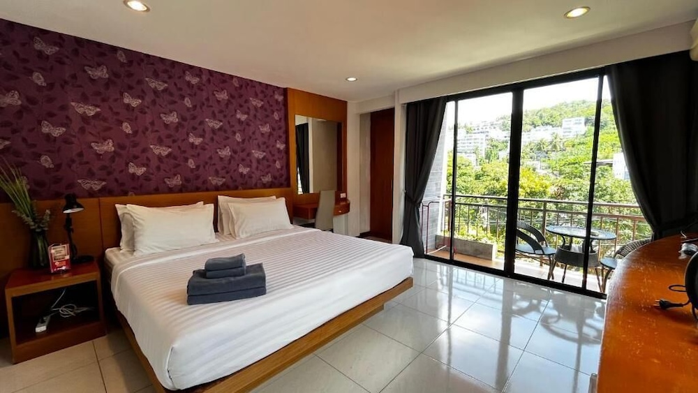 Deluxe Room, Balcony photo 1