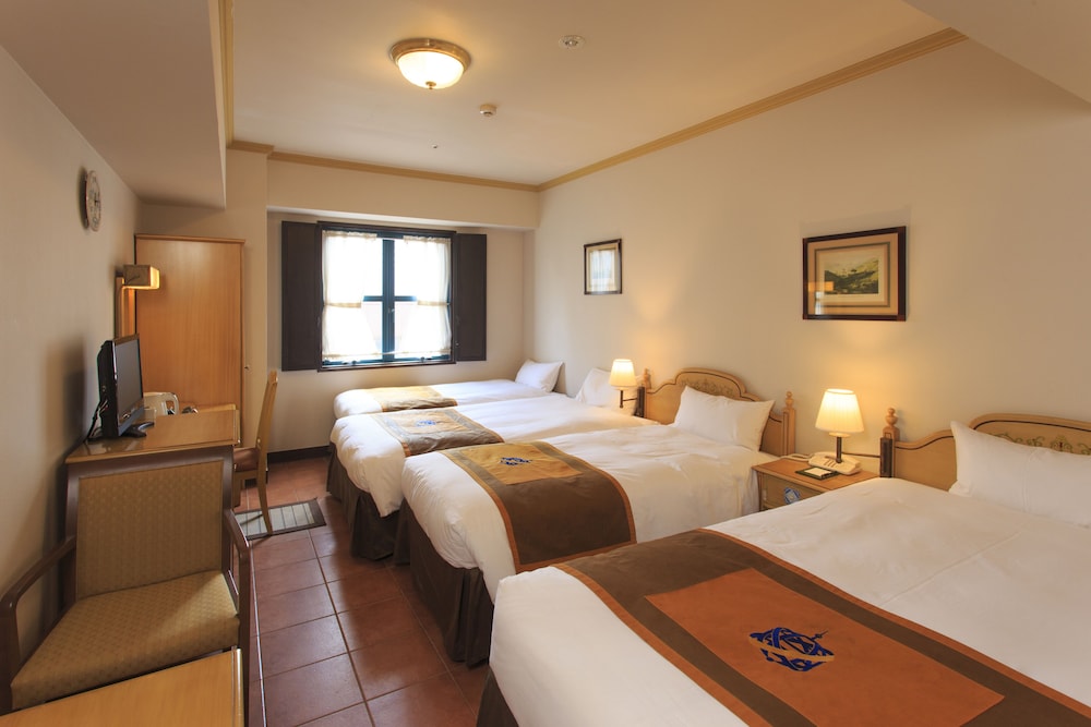 Family Quadruple Room, 4 Bedrooms, Non Smoking - Photo 1