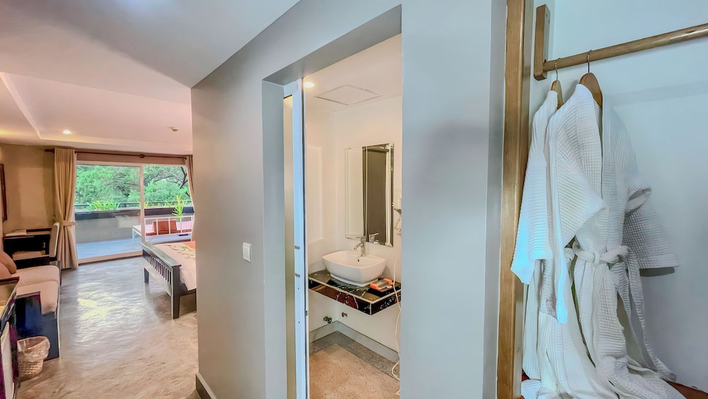 Junior Suite With Terrace - River/City View - Photo 2