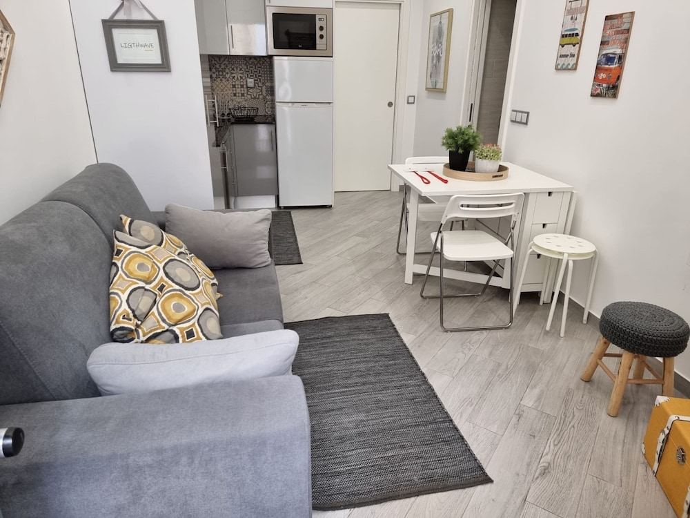 Apartment, Smoking