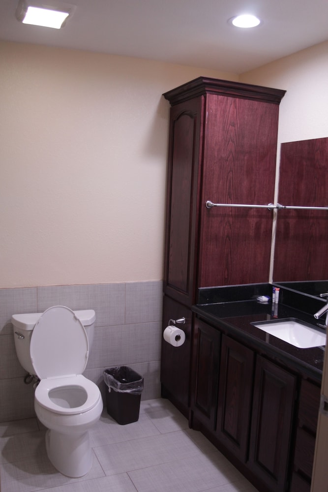 Suite, 2 Queen Beds, Non Smoking (Pet Free) - Photo 5