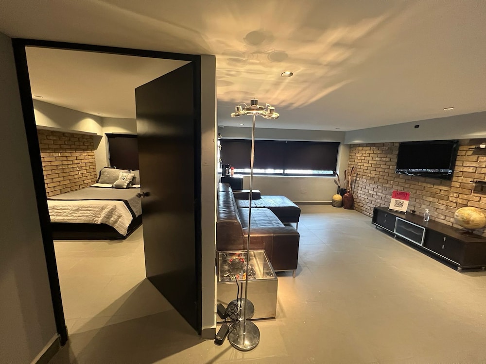 Executive Studio, 1 Queen Bed, Kitchenette, City View