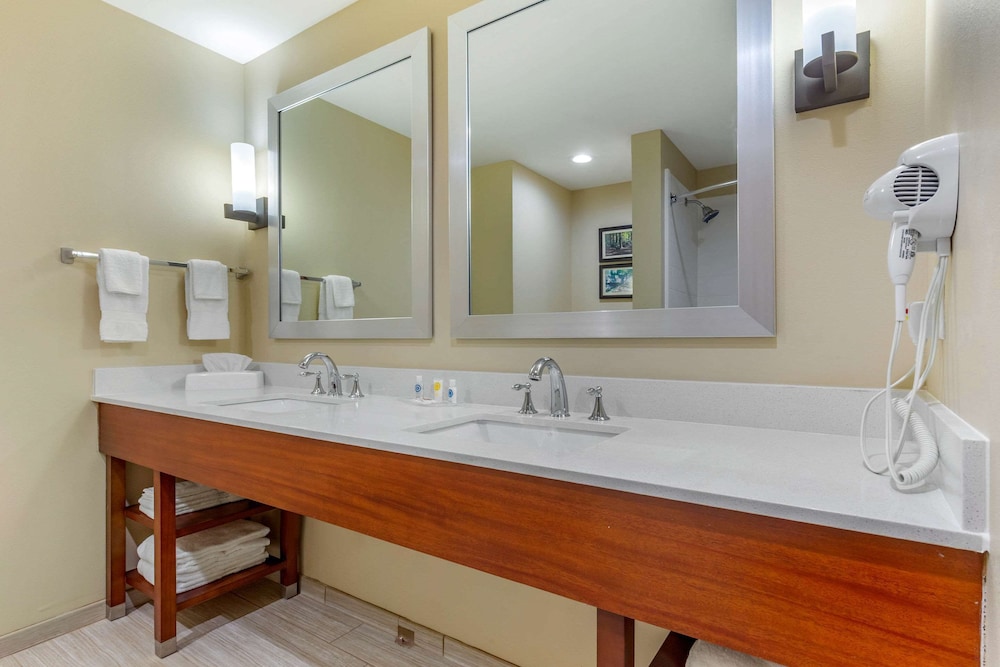Suite, 2 Queen Beds, Non Smoking - Photo 7