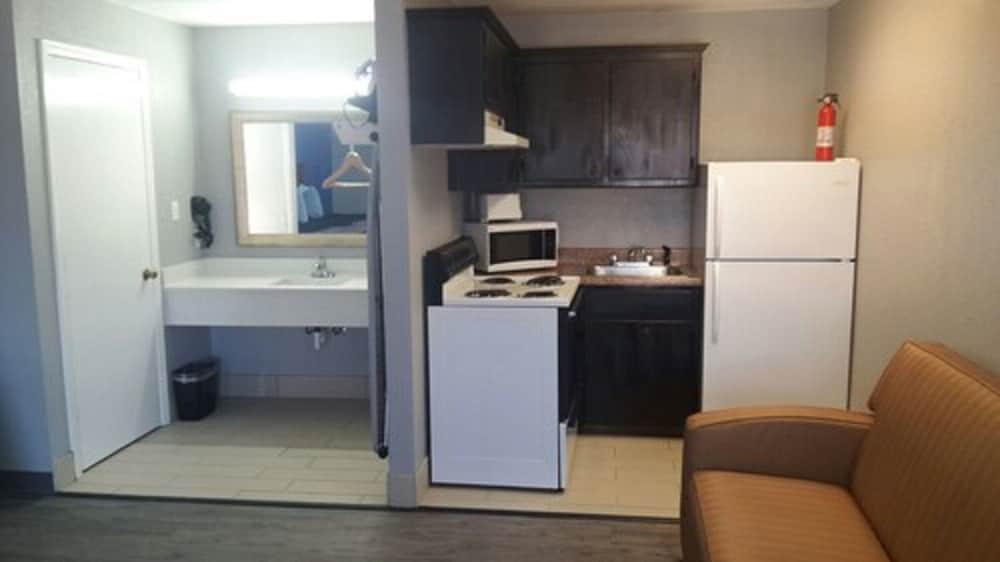 Standard Room, 2 Queen Beds, Non Smoking, Kitchenette photo 3