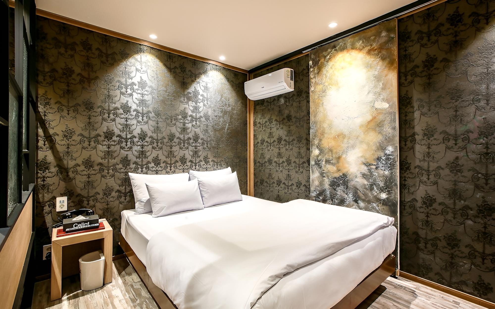 Room (Standard) - Photo 11