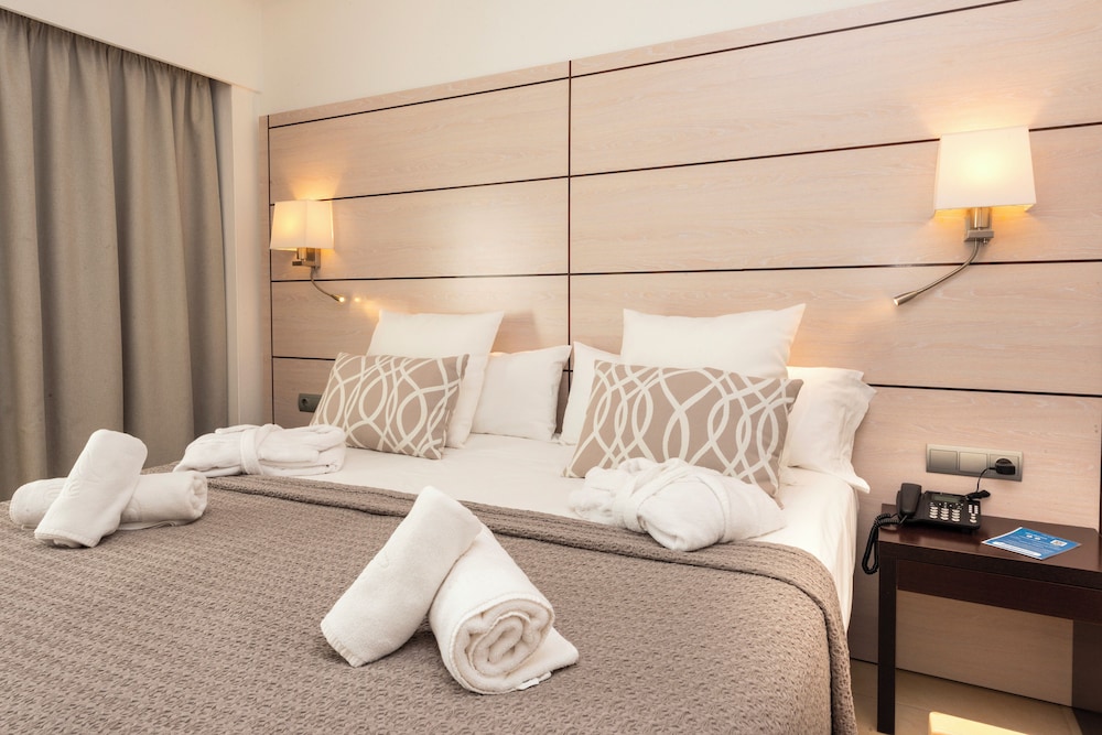 Deluxe Double Room, Balcony, Pool View - Photo 2