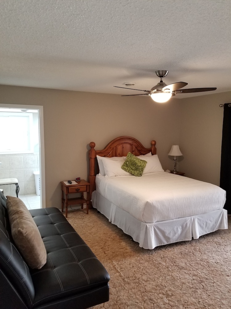 Room, 1 Queen Bed with Sofa bed, Poolside