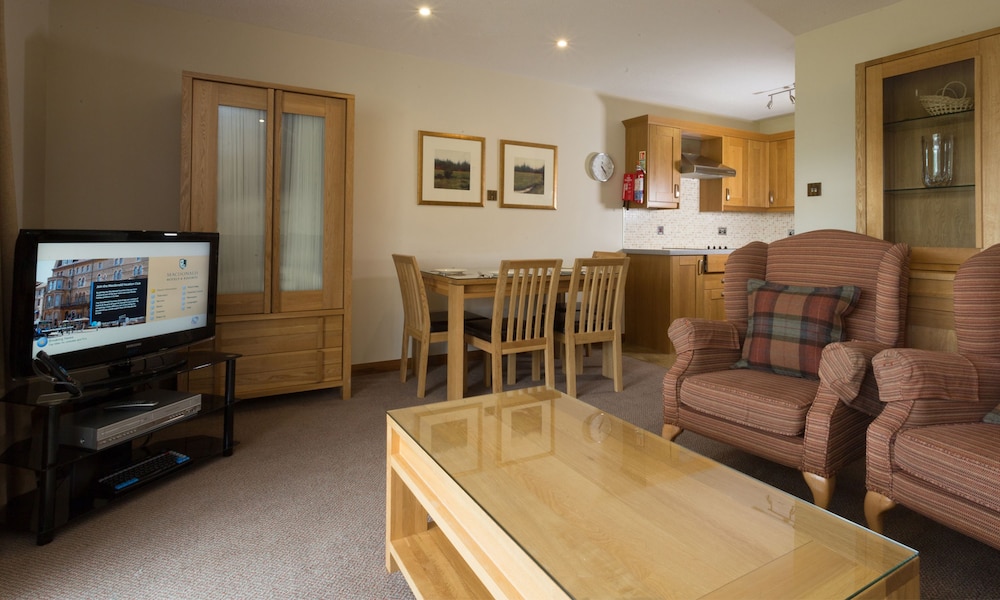 Classic One Bedroom Apartment photo 2