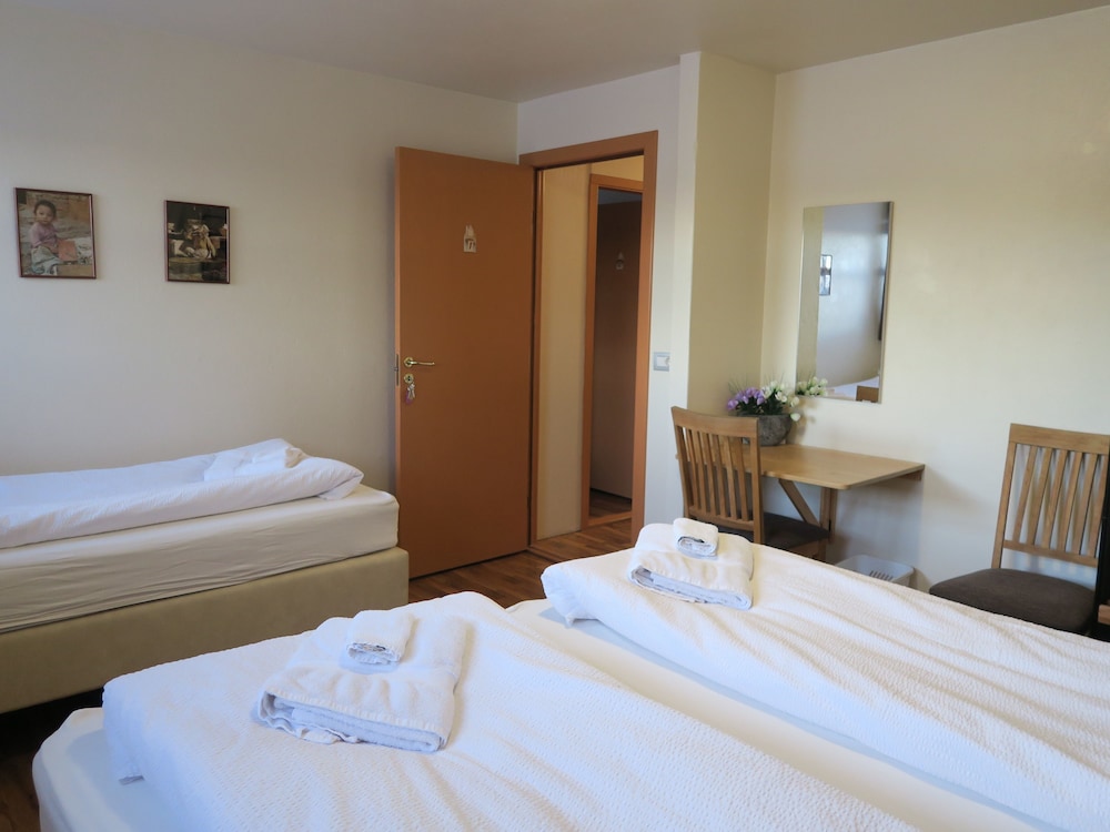 Triple Room, Shared Bathroom (Room 1) photo 3