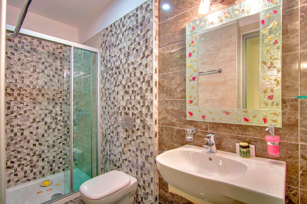 Deluxe Room - Photo 6