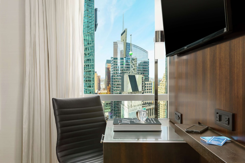 Room, 1 King Bed, Accessible (Hearing, Times Square View)