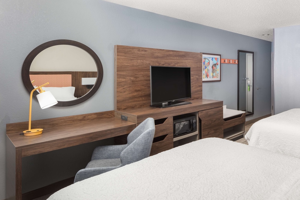 Room, 2 Queen Beds, Accessible, Non Smoking - Photo 1