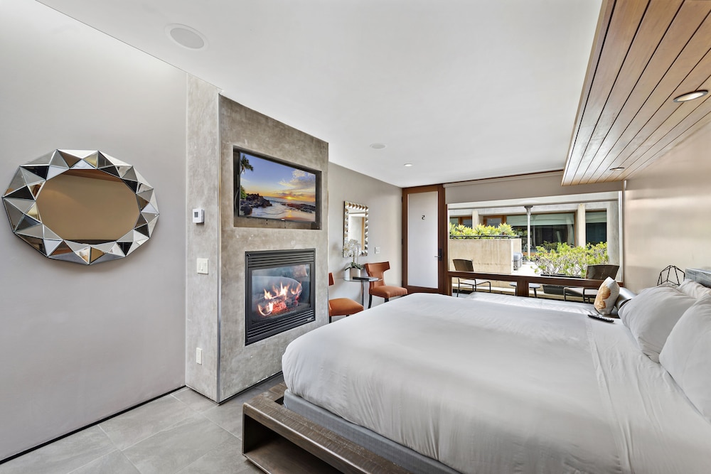 Deluxe Room, Multiple Beds (North Building)