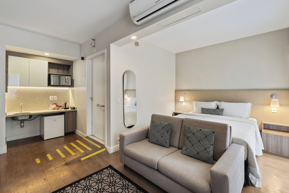 Studio Suite, 1 Queen Bed, Accessible, Kitchen - Photo 1