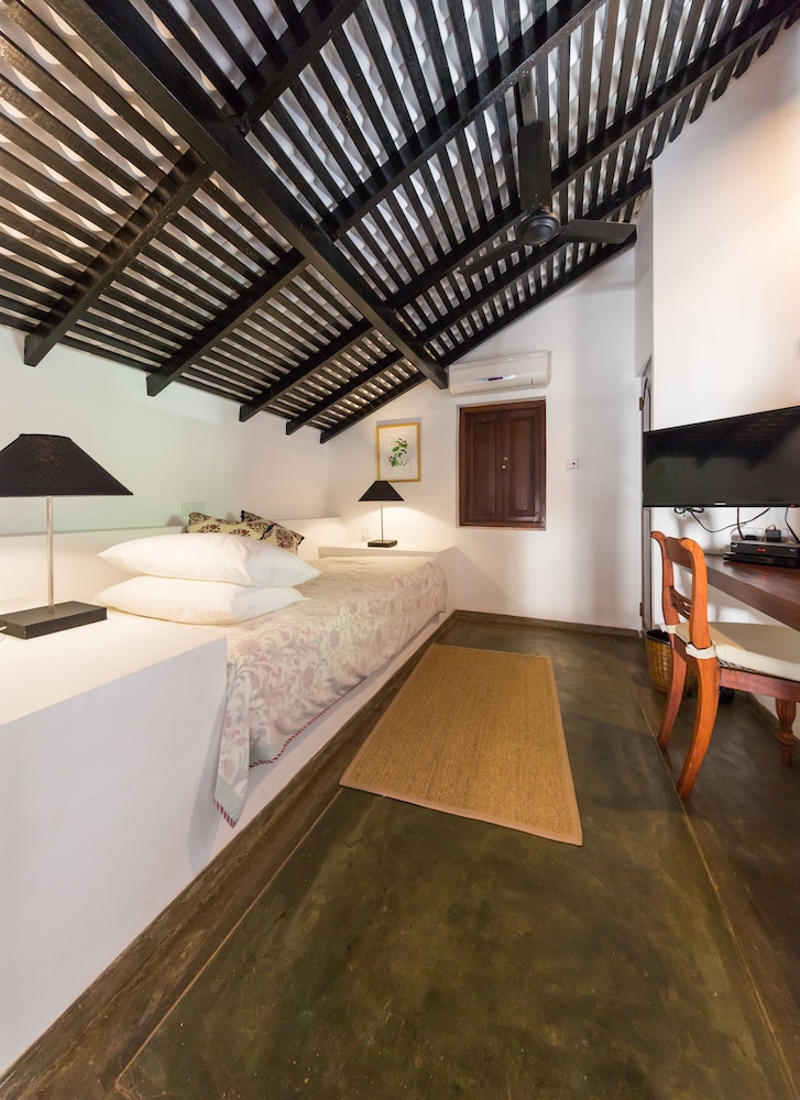 Deluxe Room, 1 King Bed, Balcony, Pool View (Evening Tea Service Included) photo 3
