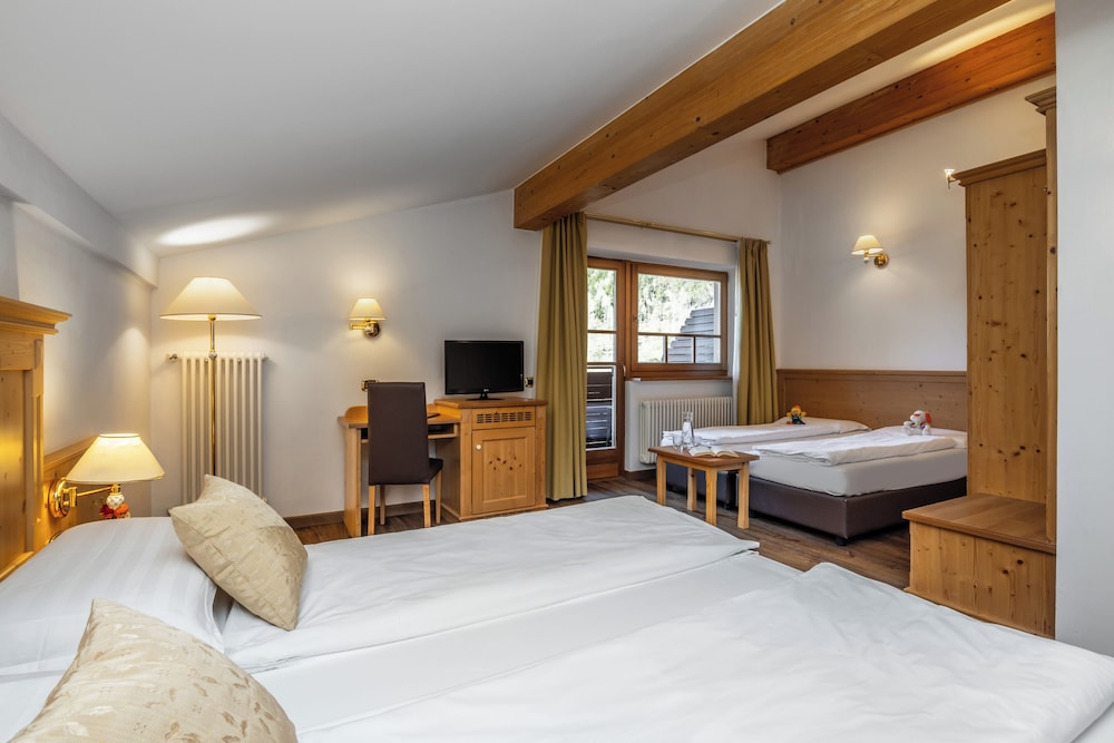 Classic Quadruple Room, 1 Bedroom, Non Smoking photo 1