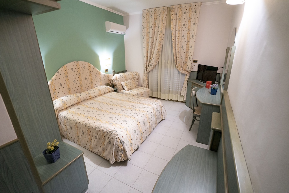 Double or Twin Room photo 1