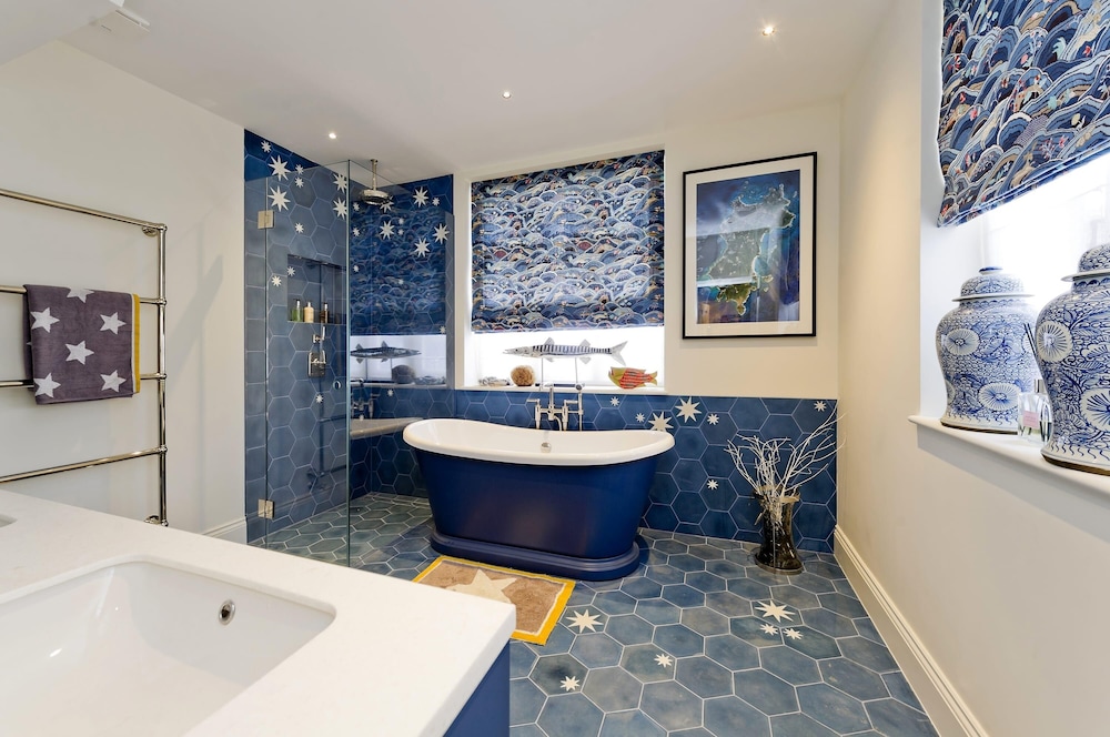 Stunning 5 bed Fulham Home w Indoor Pool Sauna and Private Garden, Photo 31